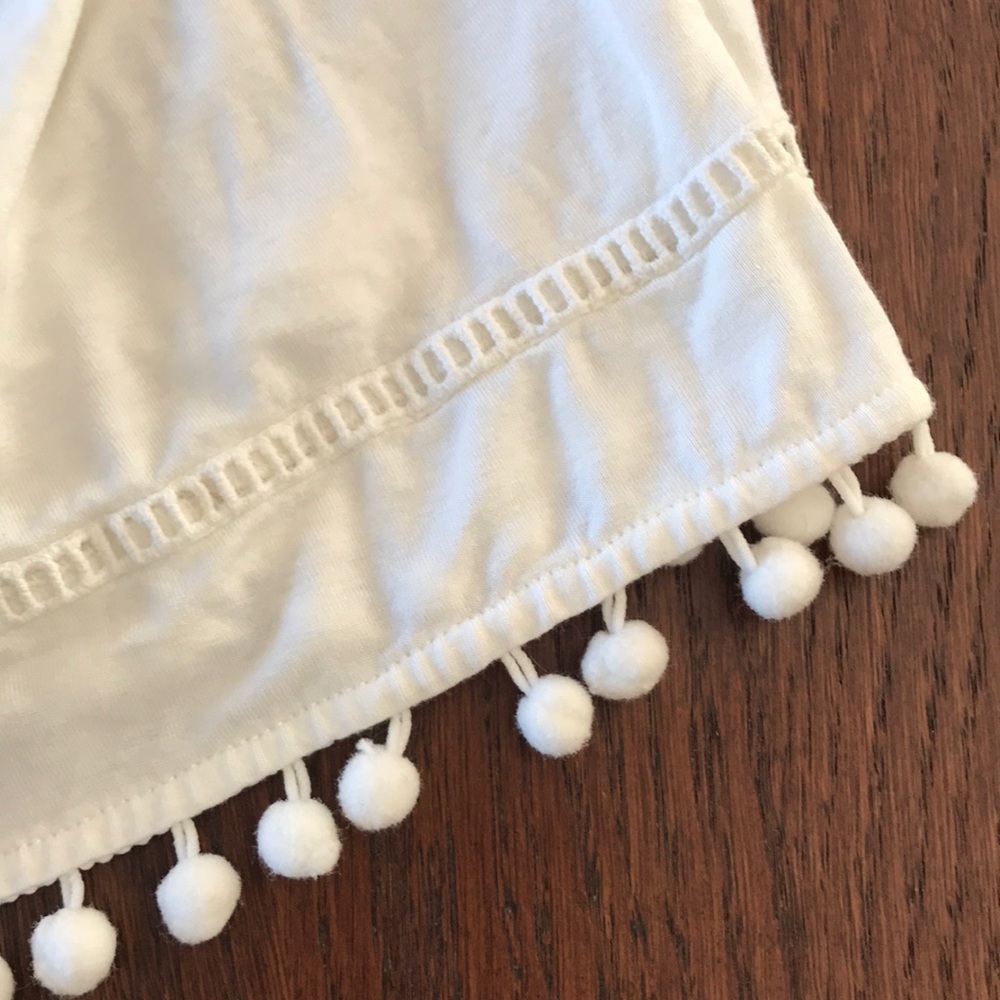 Never worn, off the shoulder tee with fun detail - Picture 2 of 4